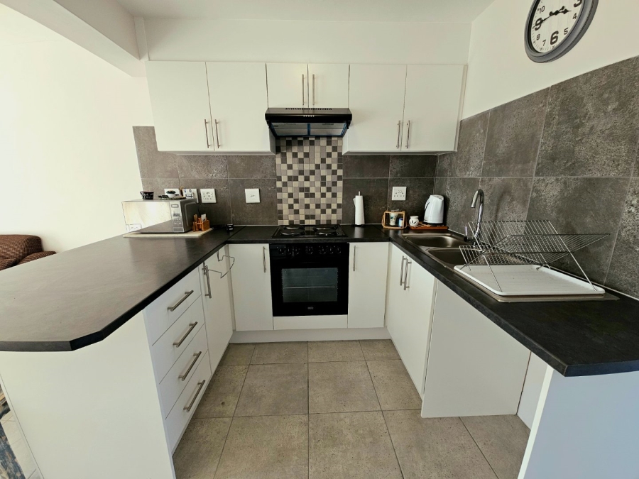 2 Bedroom Property for Sale in Stratford Green Western Cape